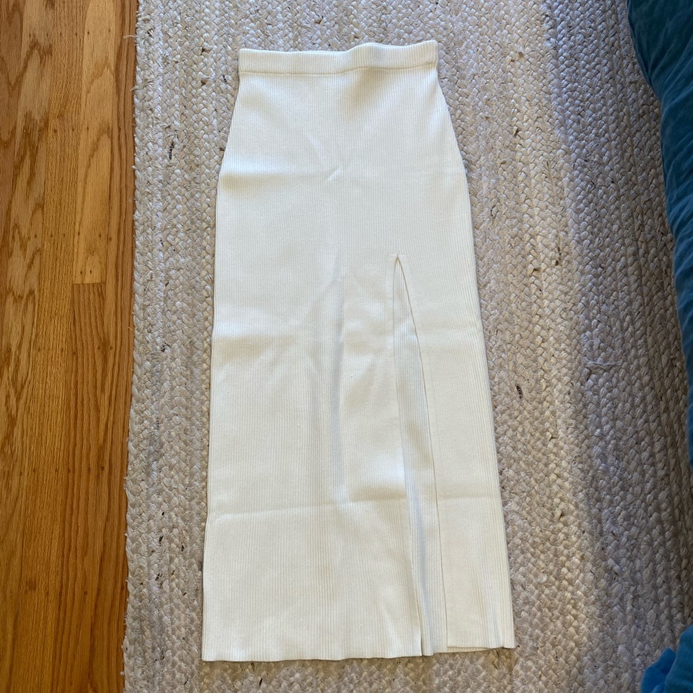 Pretty lavish - thick knit midi skirt with a slit - S